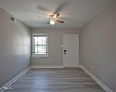2036 W 11th Street - Photo Thumbnail 4