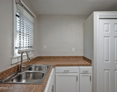 2036 W 11th Street - Photo Thumbnail 10