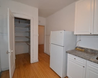 1917 W Winnemac Avenue - Photo Thumbnail 5