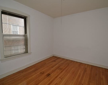 1917 W Winnemac Avenue - Photo Thumbnail 14