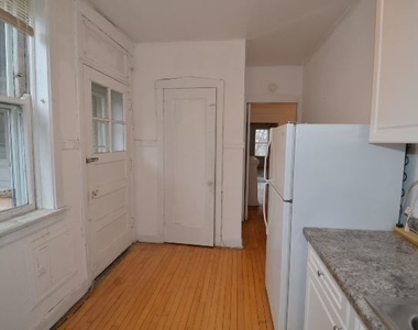 1917 W Winnemac Avenue - Photo Thumbnail 4