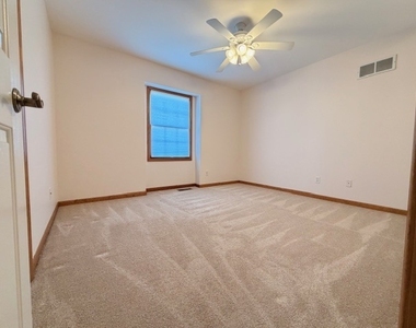 517 E Conley Drive - Photo Thumbnail 12