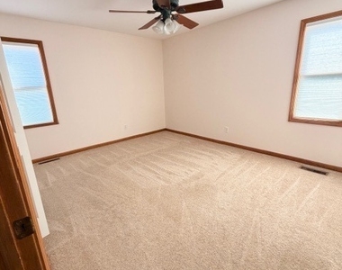517 E Conley Drive - Photo Thumbnail 9