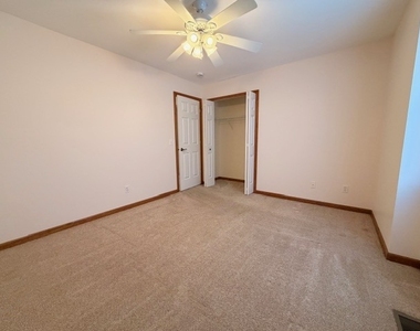 517 E Conley Drive - Photo Thumbnail 13