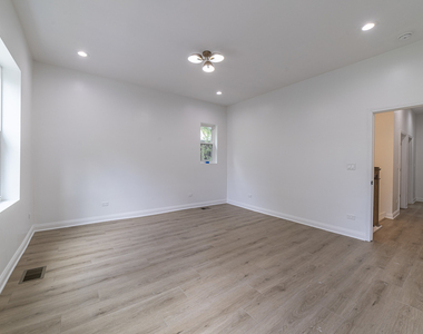 6911 S Kimbark Avenue - Photo Thumbnail 14
