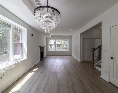 6911 S Kimbark Avenue - Photo Thumbnail 3