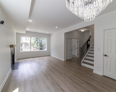 6911 S Kimbark Avenue - Photo Thumbnail 2