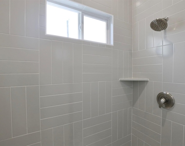 421 E 41st Street - Photo Thumbnail 20