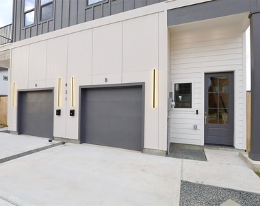 421 E 41st Street - Photo Thumbnail 5