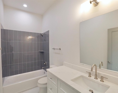 421 E 41st Street - Photo Thumbnail 25