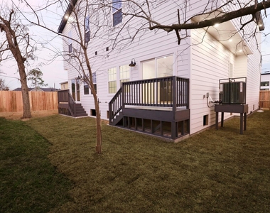 421 E 41st Street - Photo Thumbnail 7