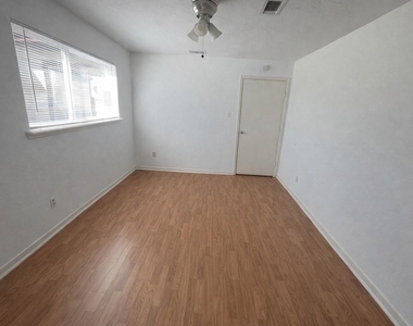 12255 W Village Drive - Photo Thumbnail 14