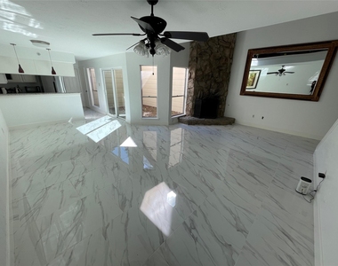 12255 W Village Drive - Photo Thumbnail 8