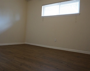 604 Wilson Road - Photo Thumbnail 12