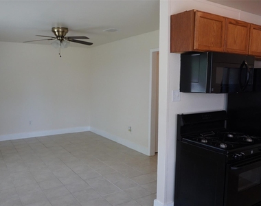 604 Wilson Road - Photo Thumbnail 10