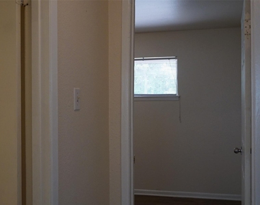 604 Wilson Road - Photo Thumbnail 13