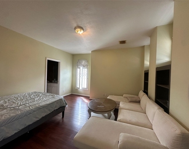 7131 Harmony Cove - Photo Thumbnail 9