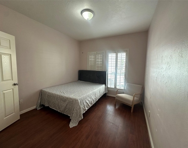 7131 Harmony Cove - Photo Thumbnail 12