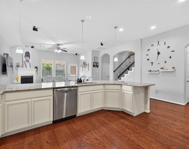 13935 Manobrook Court - Photo Thumbnail 21