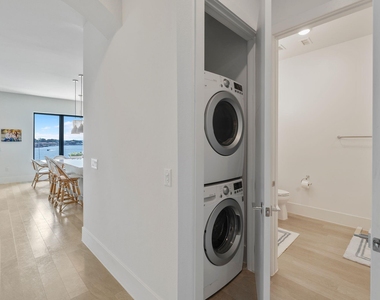 199 Waterpoint Court - Photo Thumbnail 7