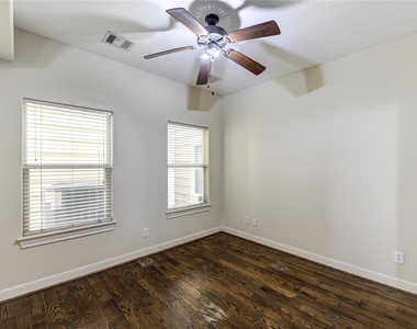 5813 Washington Avenue - Photo Thumbnail 6