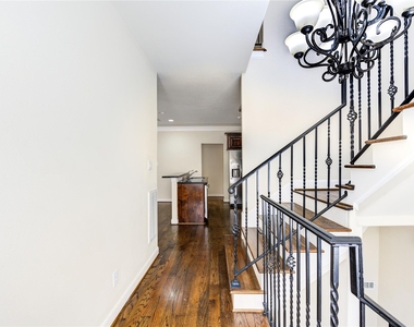 5813 Washington Avenue - Photo Thumbnail 10
