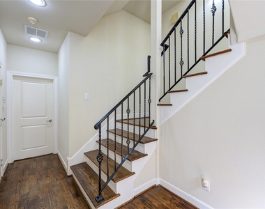 5813 Washington Avenue - Photo Thumbnail 4