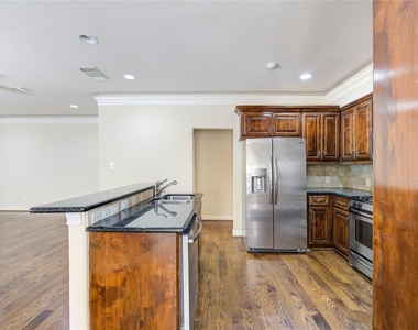 5813 Washington Avenue - Photo Thumbnail 12