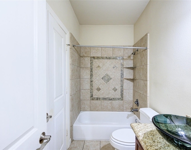 5813 Washington Avenue - Photo Thumbnail 9