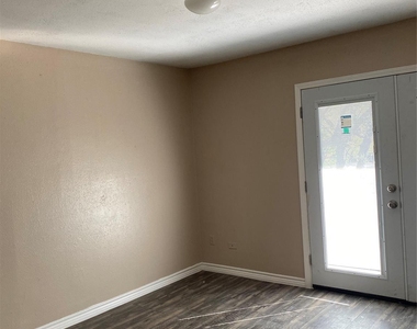 7952 Grove Ridge Drive - Photo Thumbnail 7
