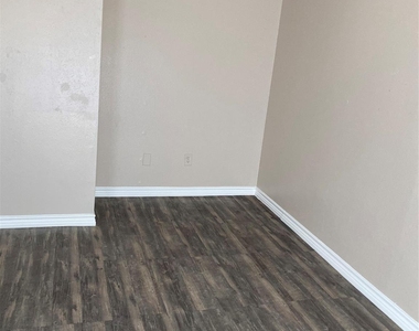 7952 Grove Ridge Drive - Photo Thumbnail 8