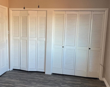 7952 Grove Ridge Drive - Photo Thumbnail 9