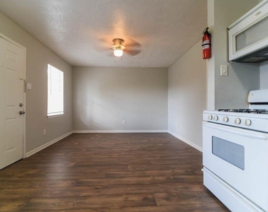 311 Campbell Avenue - Photo Thumbnail 3