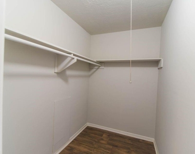 311 Campbell Avenue - Photo Thumbnail 5