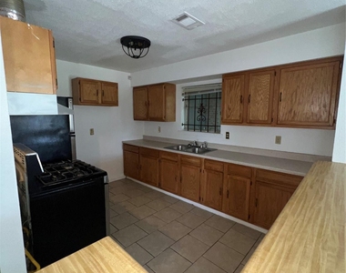 3613 Sparrow Street - Photo Thumbnail 6