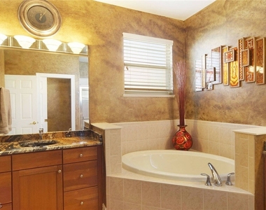 10514 Bella Vista Drive - Photo Thumbnail 15