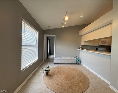 13226 Whitehaven Lane - Photo Thumbnail 14