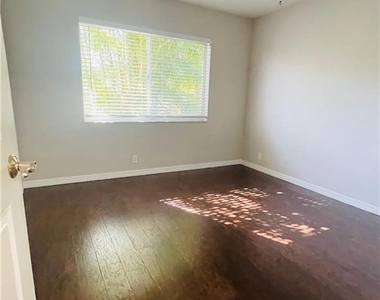 2271 Eaton Lake Court - Photo Thumbnail 6