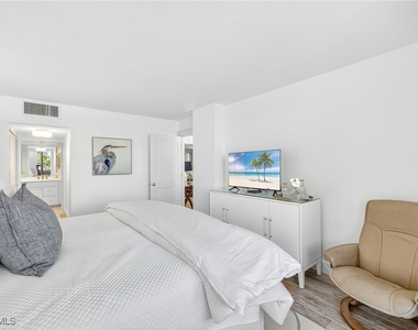 4001 Gulf Shore Boulevard N - Photo Thumbnail 12
