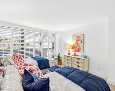 4001 Gulf Shore Boulevard N - Photo Thumbnail 17