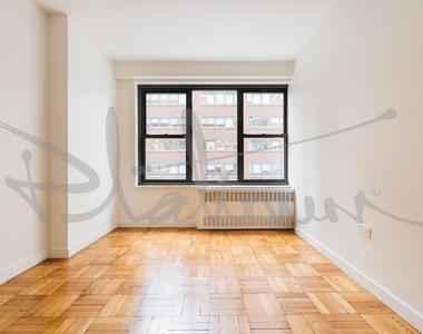 4th Avenue - Photo Thumbnail 1