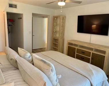 6061 Bahia Del Mar Circle - Photo Thumbnail 13