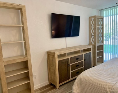 6061 Bahia Del Mar Circle - Photo Thumbnail 14