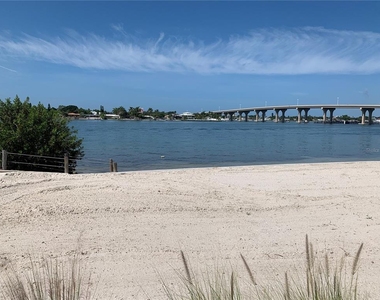 6061 Bahia Del Mar Circle - Photo Thumbnail 23