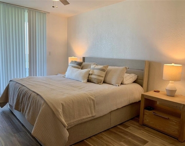 6061 Bahia Del Mar Circle - Photo Thumbnail 12