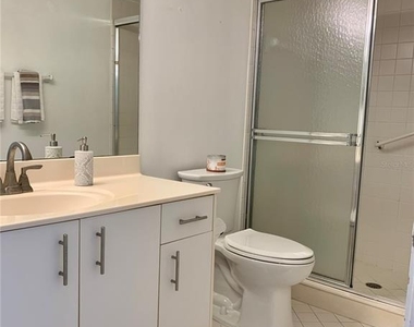 6061 Bahia Del Mar Circle - Photo Thumbnail 17