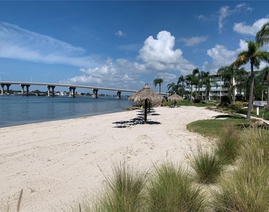 6061 Bahia Del Mar Circle - Photo Thumbnail 24