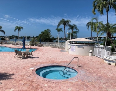 6061 Bahia Del Mar Circle - Photo Thumbnail 21