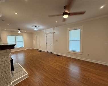 903 E New York Avenue - Photo Thumbnail 8