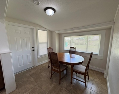 903 E New York Avenue - Photo Thumbnail 12